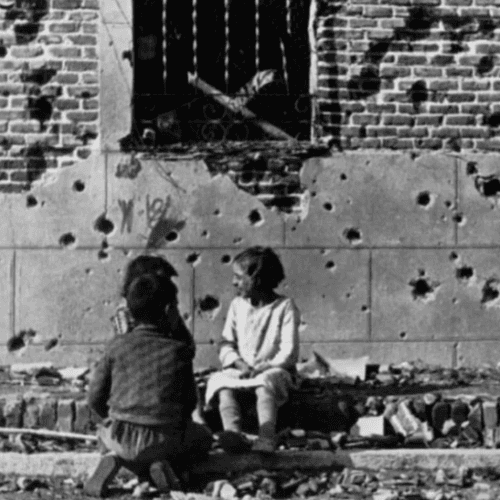 Niños durante la Guerra Civil en Madrid, España